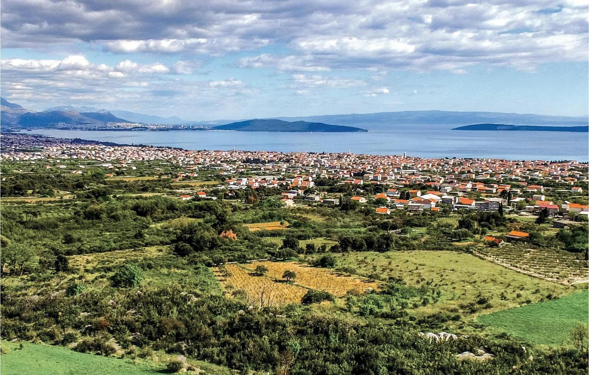 Stunning Apartment In Kastel Novi With Wifi Kaštela Kültér fotó